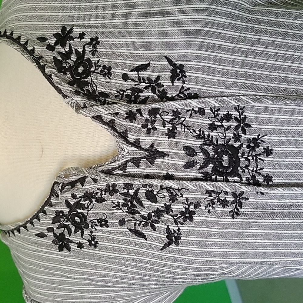 Shirt - Picture 3 of 4